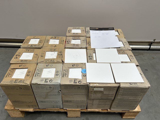 Lot faiences wit 18m² - afbeelding 2 van  3