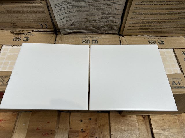 Lot faiences wit mat 11m² - afbeelding 1 van  1