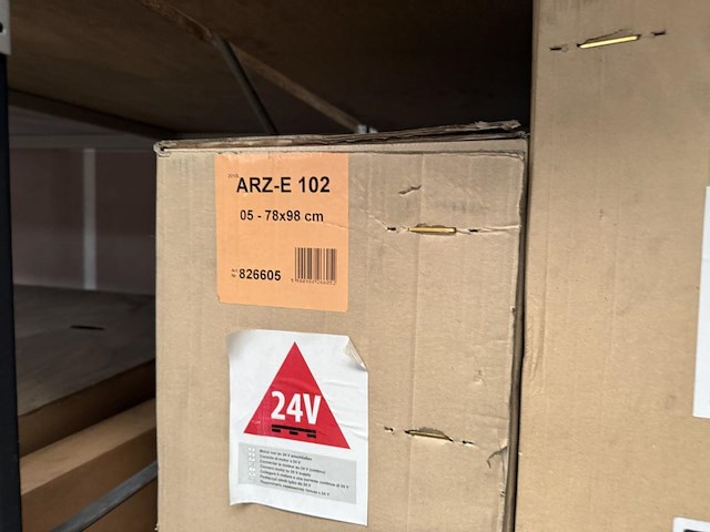 Lot fakro o.a. screens & dakvensters - afbeelding 4 van  13