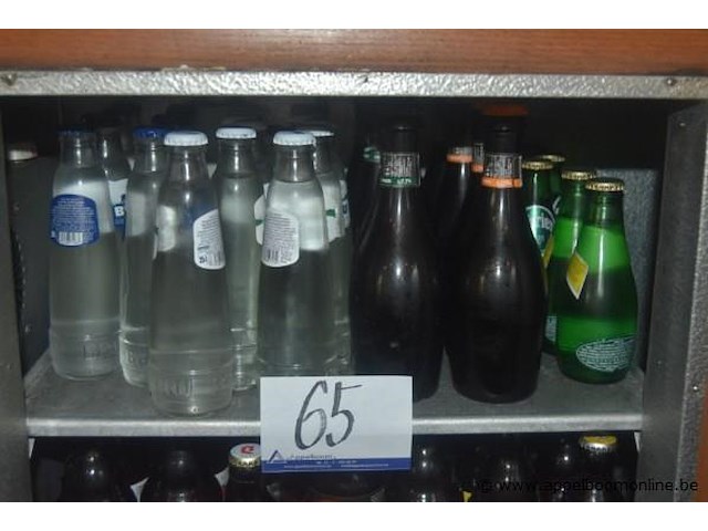 Lot flessen water en bier, waaronder spa, perrier, duvel, grimbergen, lindemans, bronzen baron - afbeelding 2 van  4