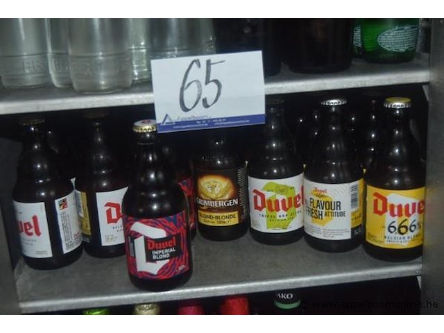 Lot flessen water en bier, waaronder spa, perrier, duvel, grimbergen, lindemans, bronzen baron - afbeelding 3 van  4