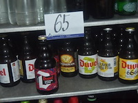 Lot flessen water en bier, waaronder spa, perrier, duvel, grimbergen, lindemans, bronzen baron - afbeelding 3 van  4