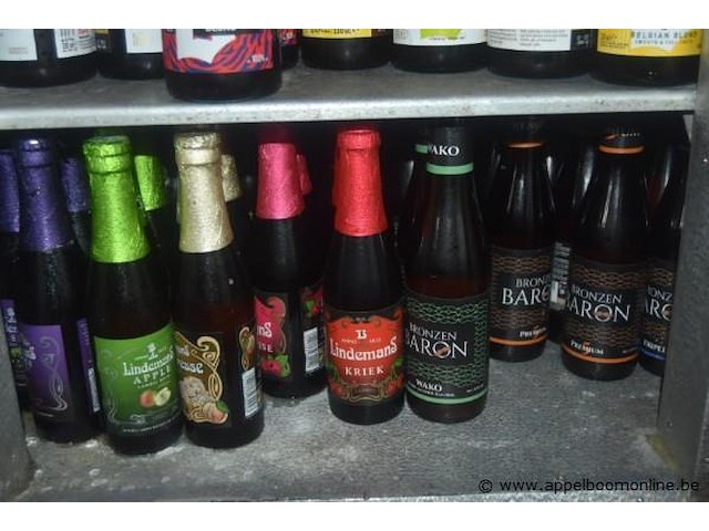 Lot flessen water en bier, waaronder spa, perrier, duvel, grimbergen, lindemans, bronzen baron - afbeelding 4 van  4