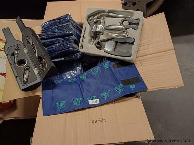 Lot flessenkoelers, degustatieset en prof. ontkurker - afbeelding 1 van  1