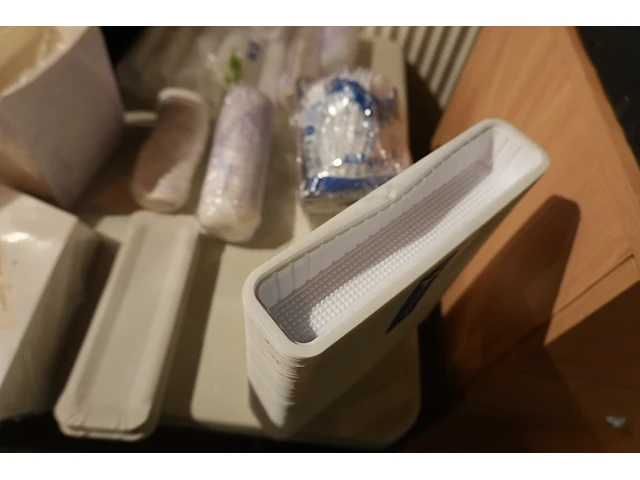 Lot frietbakjes, sauspotjes, vorkjes en shotglaasjes - afbeelding 7 van  11
