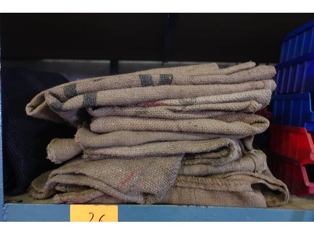 Lot gebruikte jutezakken - afbeelding 1 van  2