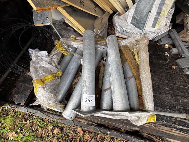 Lot gegalvaniseerde palen - afbeelding 2 van  3