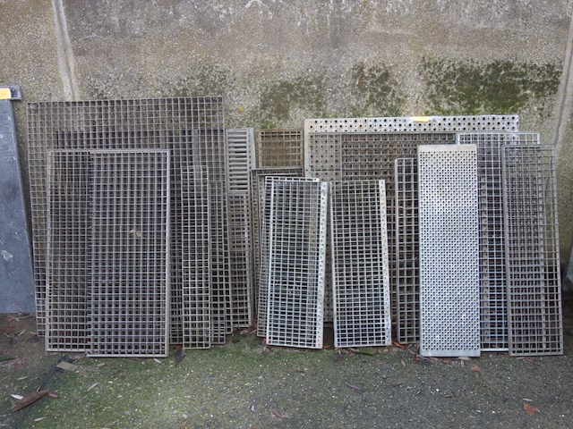 Lot gegalvaniseerde roosters - afbeelding 1 van  1