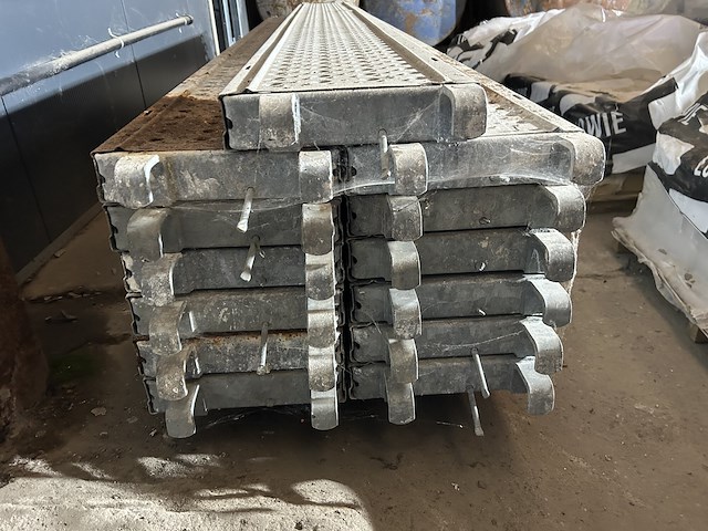 Lot gegalvaniseerde vloerplaten voor stelling (13st) - afbeelding 4 van  4