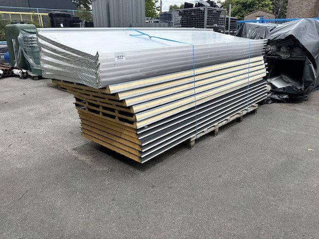 Lot geisoleerde dakpanelen + lichtstraten - afbeelding 2 van  3