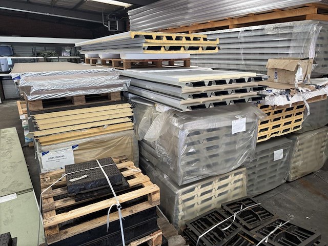 Lot geisoleerde dakpanelen plm 6,2m - afbeelding 2 van  13