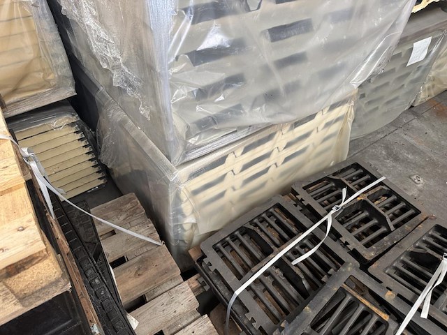 Lot geisoleerde dakpanelen plm 6,2m - afbeelding 5 van  13