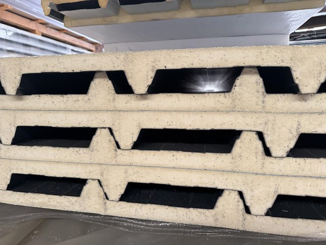 Lot geisoleerde dakpanelen plm 6,2m - afbeelding 7 van  13
