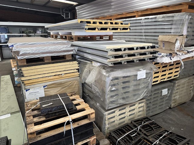 Lot geisoleerde dakpanelen plm 6,2m - afbeelding 13 van  13