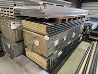Lot geisoleerde wandpanelen antraciet plm 3,1m - afbeelding 1 van  9