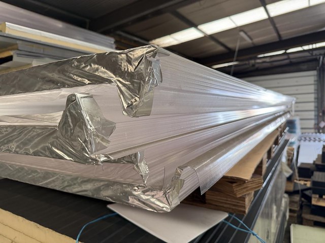 Lot geisoleerde wandpanelen antraciet plm 3,1m - afbeelding 2 van  9