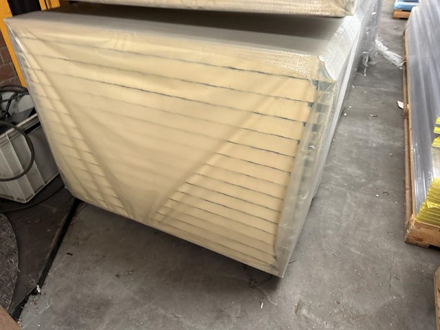 Lot geisoleerde wandpanelen antraciet plm 6,2m - afbeelding 5 van  10