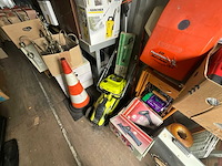 Lot gemengde partij: opslagrekken, elektronica en gereedschap - afbeelding 4 van  33