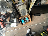 Lot gemengde partij: opslagrekken, elektronica en gereedschap - afbeelding 7 van  33