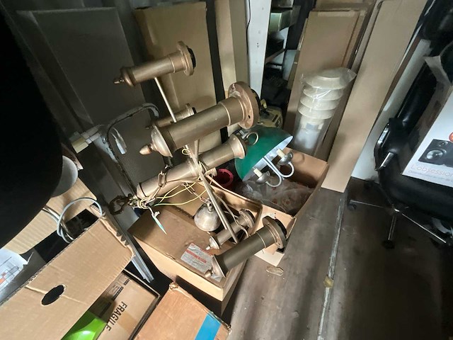 Lot gemengde partij: opslagrekken, elektronica en gereedschap - afbeelding 14 van  33