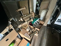 Lot gemengde partij: opslagrekken, elektronica en gereedschap - afbeelding 14 van  33
