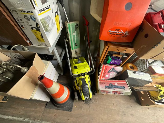 Lot gemengde partij: opslagrekken, elektronica en gereedschap - afbeelding 22 van  33