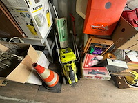 Lot gemengde partij: opslagrekken, elektronica en gereedschap - afbeelding 22 van  33