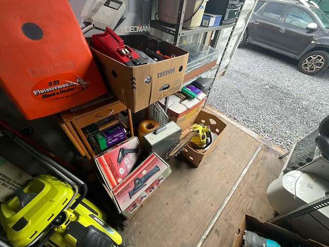 Lot gemengde partij: opslagrekken, elektronica en gereedschap - afbeelding 27 van  33