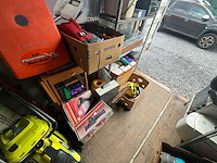 Lot gemengde partij: opslagrekken, elektronica en gereedschap - afbeelding 27 van  33