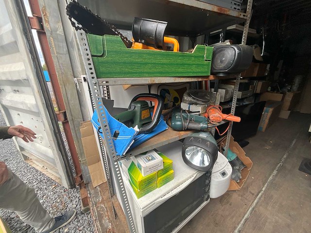 Lot gemengde partij: opslagrekken, elektronica en gereedschap - afbeelding 23 van  33