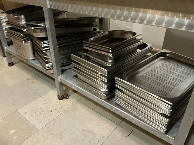 Lot geperforeerde gastronormbakken - afbeelding 1 van  5