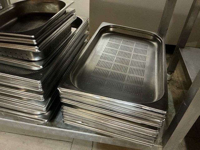 Lot geperforeerde gastronormbakken - afbeelding 2 van  5