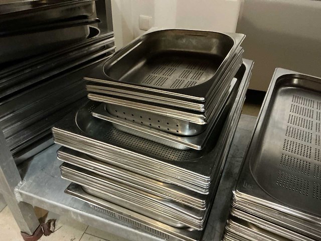 Lot geperforeerde gastronormbakken - afbeelding 3 van  5