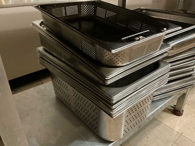 Lot geperforeerde gastronormbakken - afbeelding 5 van  5