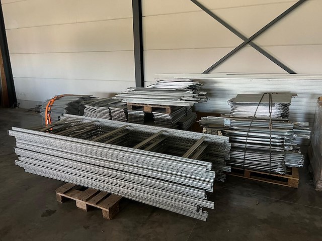 Lot gevalganiseerde bouwhekkens - afbeelding 1 van  6