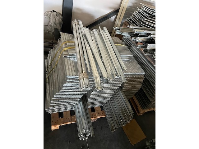Lot gevalganiseerde bouwhekkens - afbeelding 4 van  6