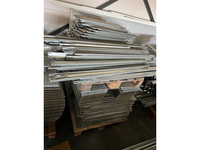 Lot gevalganiseerde bouwhekkens - afbeelding 5 van  6