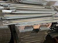 Lot gevalganiseerde bouwhekkens - afbeelding 5 van  6