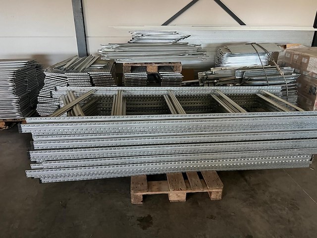 Lot gevalganiseerde bouwhekkens - afbeelding 6 van  6