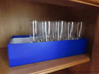 Lot glaswerk op en in de kast - afbeelding 2 van  3