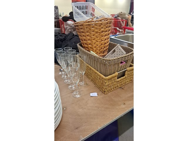 Lot glazen en manden - afbeelding 1 van  1