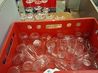 Lot glazen en pvc kist - afbeelding 1 van  1