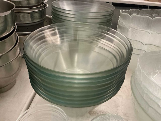 Lot glazen kommen en schalen - afbeelding 4 van  8