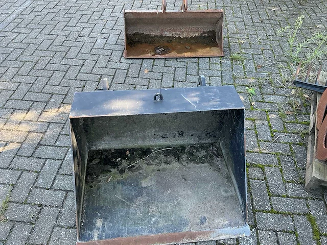 Lot graafbakken - afbeelding 2 van  10