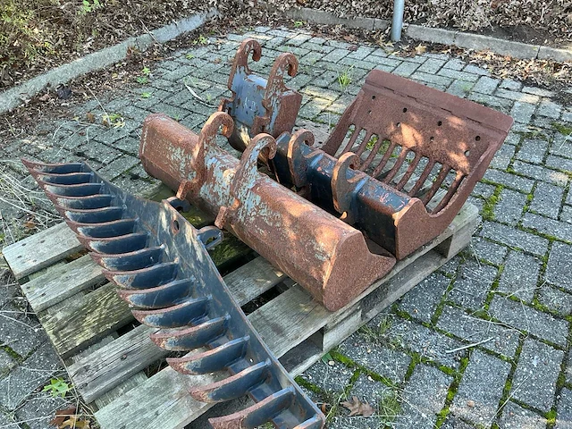 Lot graafbakken - afbeelding 4 van  10