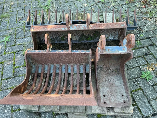 Lot graafbakken - afbeelding 6 van  10
