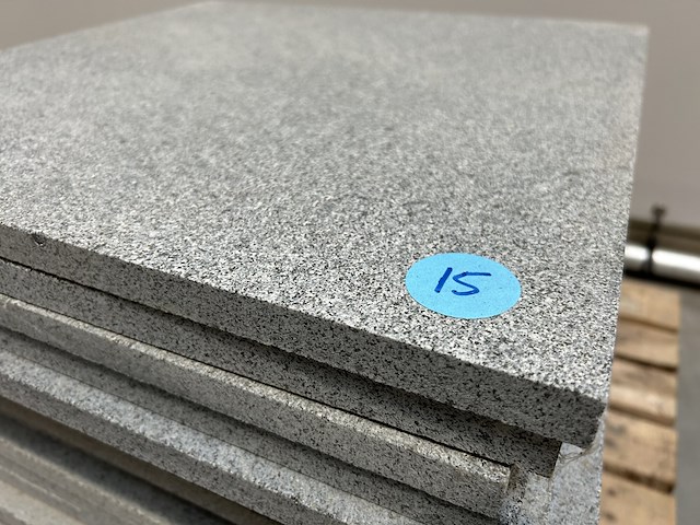 Lot graniet tegels - traptrede - zwembadboord - afbeelding 2 van  6