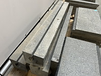 Lot graniet tegels - traptredes/zwembadboord - afvoergoten - dorpels - afbeelding 7 van  8
