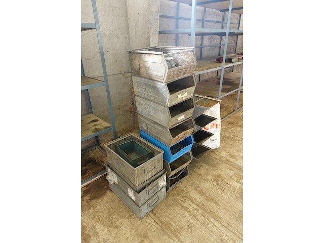 Lot grote metalen stapelbakken ( 16 stuks) - afbeelding 2 van  4