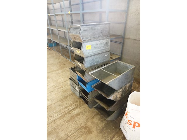 Lot grote metalen stapelbakken ( 16 stuks) - afbeelding 3 van  4